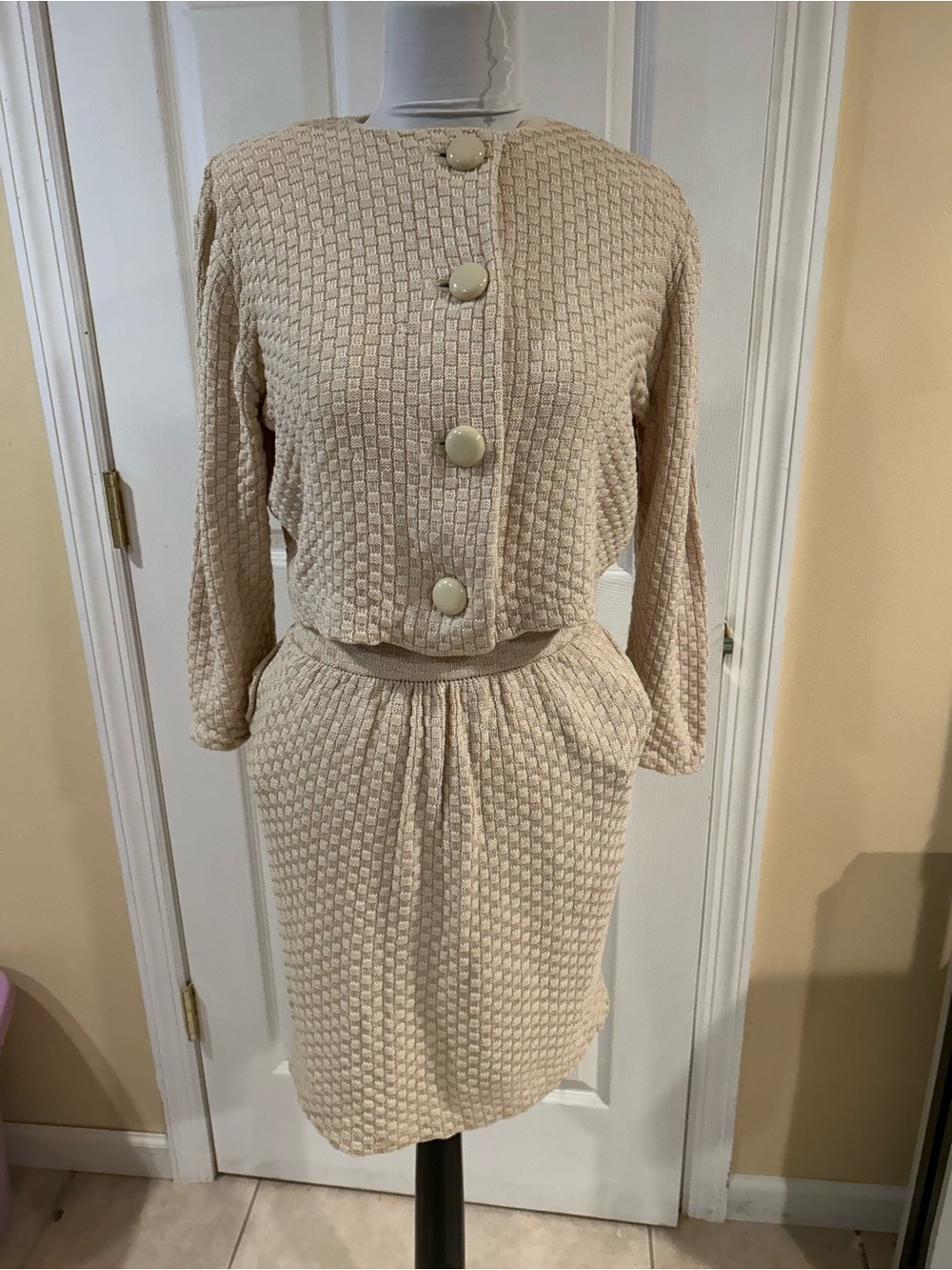 St. John Cream basketweave Knit Two-Piece Set with Large Buttons Sz 6
